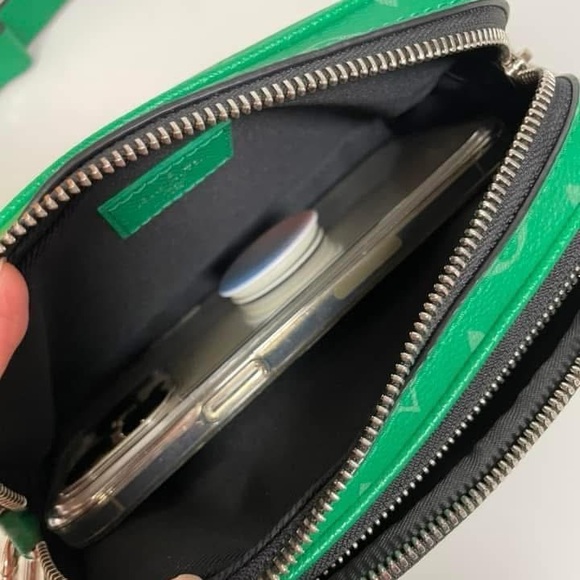 Louis Vuitton Authentic Alpha Wearable Wallet Bag in
Taigarama (Unisex) - Picture 9 of 16